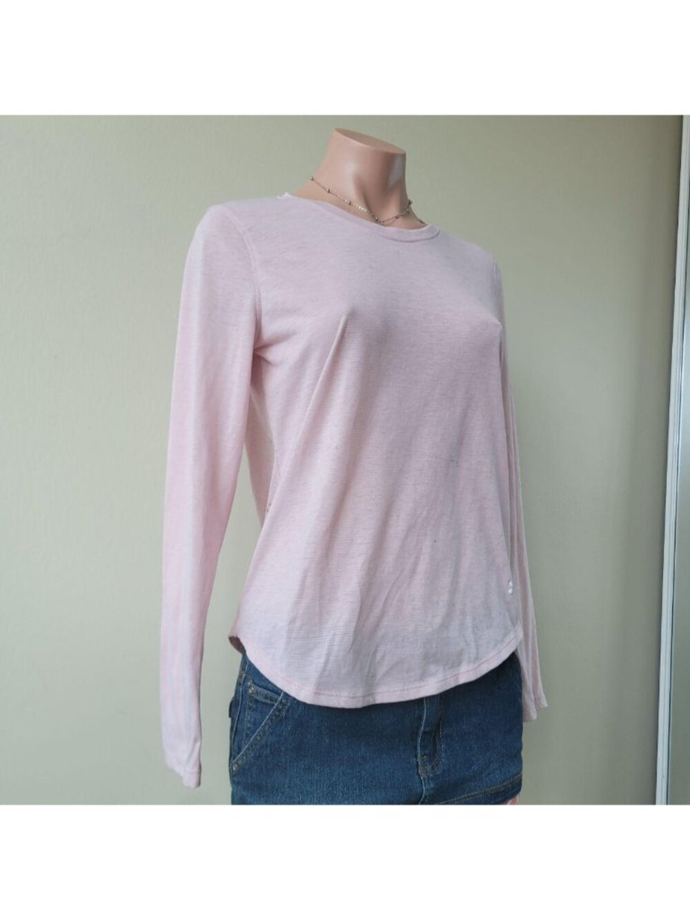 Under Armour Pastel Light Pink Open Back Athletic Long Sleeve (S) - Picture 4 of 8